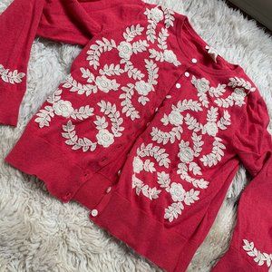 ☆ Pink sweater with white/cream floral